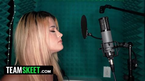 Mi Amiga Me Vio Probar El Sexo Anal Por Primera Vez XNXX