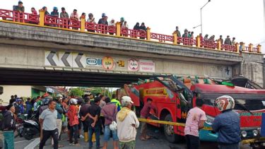 Dugaan Penyebab Bus Tabrak Fly Over Di Padang Panjang