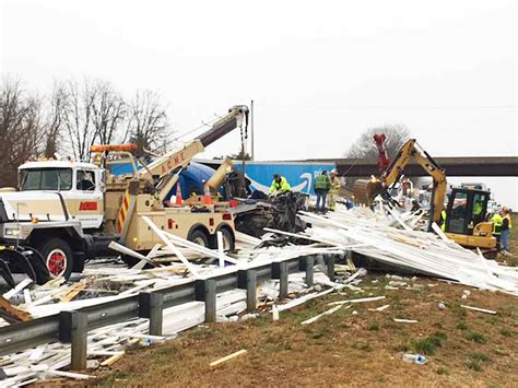 8 Vehicle Crash Closes Southbound Lanes Of I 81 In Rockbridge County