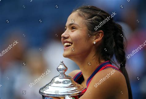 Emma Raducanu Celebrates Victory Trophy Editorial Stock Photo - Stock ...