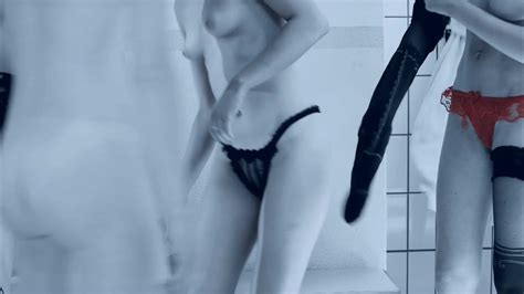 Naked Lise Kerverdo In Q Desire