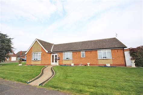 3 Bed Detached Bungalow For Sale In Heron Way Holton Le Clay Grimsby