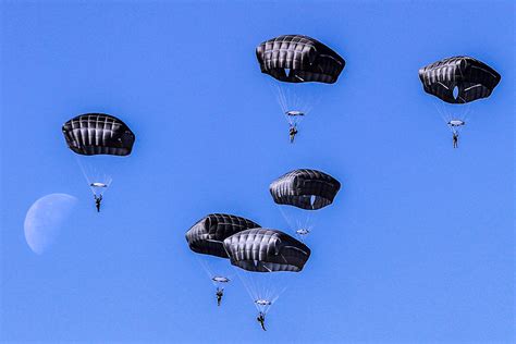 T-11 Army Troop Parachute Non-Steerable | Airborne Systems