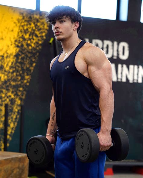 the beauty of male muscle: Mike