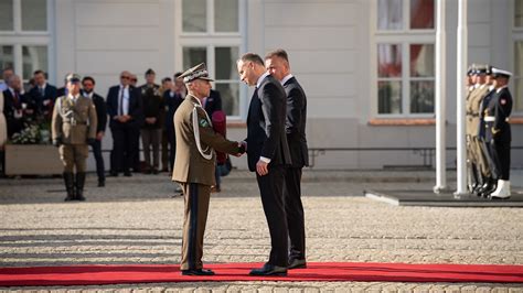 Prezydent wręczył 21 oficerom Wojska Polskiego awanse na s Flickr