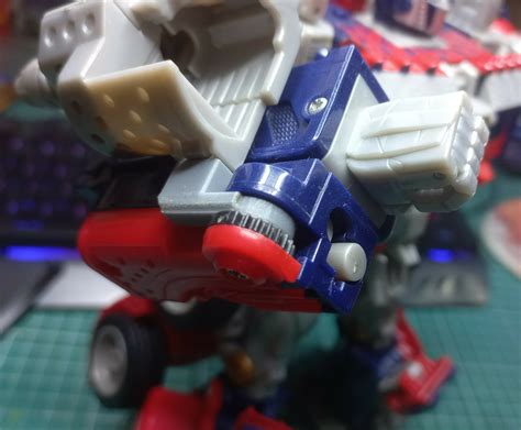 STL file Transformers 2007 Leader Optimus Prime Blaster Hinge 🤖・3D ...