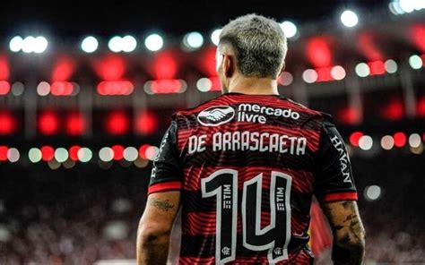 Arrascaeta Prioridade N Mero Em Lista De Refor Os Do Al Nassr