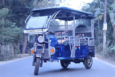 800W Battery Operated Passenger E Rickshaw Vehicle Capacity 6 Seater