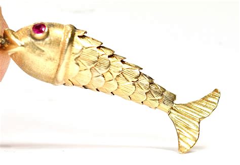 Superb Vintage Ct Yellow Gold Articulated Fish Pendant Mm In Length