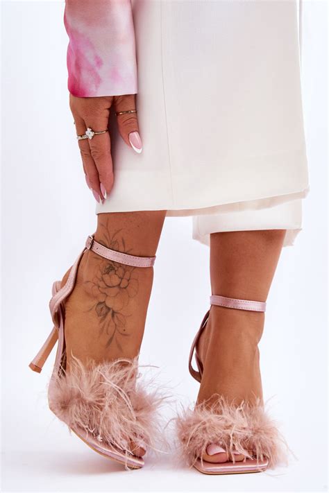 Dámské sandály s peřím Nude Tiffany Módní a dostupná obuv online Botoshop cz