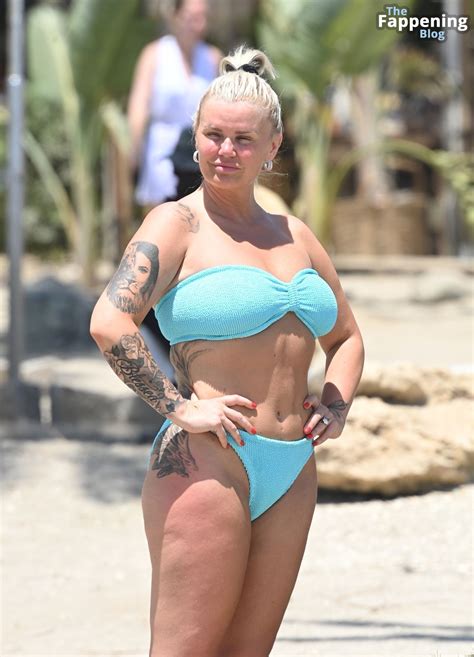 Kerry Katona Flashes Her Nude Boob On The Beach Photos Tubezzz