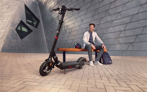 Edler e Scooter von Audi für letzte Meile E Mobilität