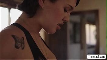 Sexy Tbabe se folla a su mejor amigo mientras está atascado XVIDEOS