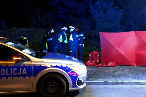 Wypadek śmiertelny w Sieradzu Samochód potrącił rowerzystkę Kobieta