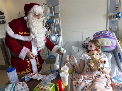 ‘We can bring the Santa magic back’: Santa makes a stop at Penn State ...
