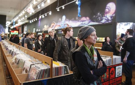 Chicago vinyl lovers celebrate Record Store Day | WGN-TV