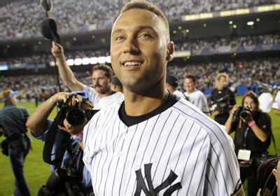 What’s in a Derek Jeter gift basket? | IrishCentral.com