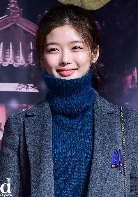 Chẳng chạy theo mốt son nude trong năm qua sao Hàn chỉ trung thành với màu son bánh bèo này