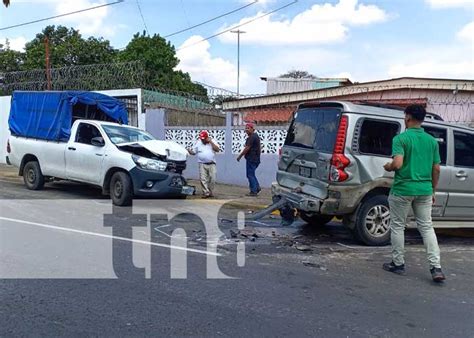 Velocidad y daños materiales Crónica de otro accidente en Managua TN8 tv