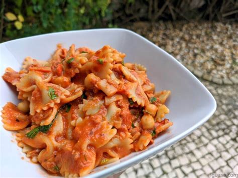 Massa Farfalle Com Molho De Tomate E Atum • Iguaria Receita E Culinária