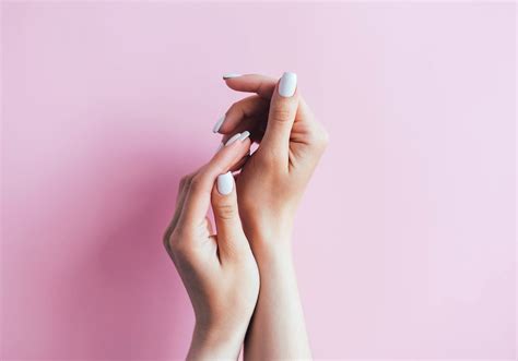 Voici La Couleur De Vernis Id Ale Pour Une Manucure Nude Parfaite Elle