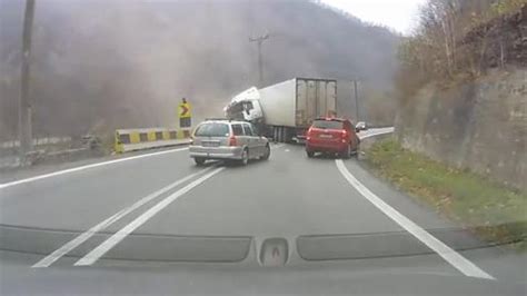 Accident Grav Pe Valea Oltului Surprins De Un Alt Ofer Video