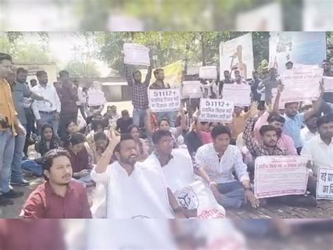 69000 Teacher Recruitment Tet Ctet Pass Hundreds Students Protest At