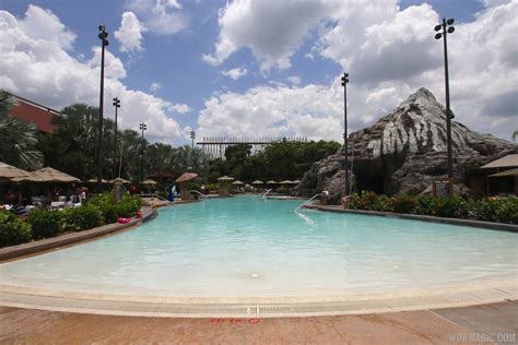 Pool area at Disney's Polynesian Resort before 2014 remodel - Photo 7 of 9