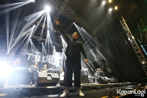 Portraits Of Tulus Performance At Kapanlagi Buka Bareng Bri