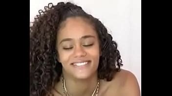 Brune Chaude XVIDEOS