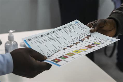 Angola MPLA lidera resultados provisórios mas derrota histórica