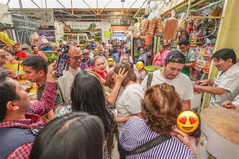 El Momento En Que Le Avientan Un Limón A Xóchitl Gálvez En Un Mercado