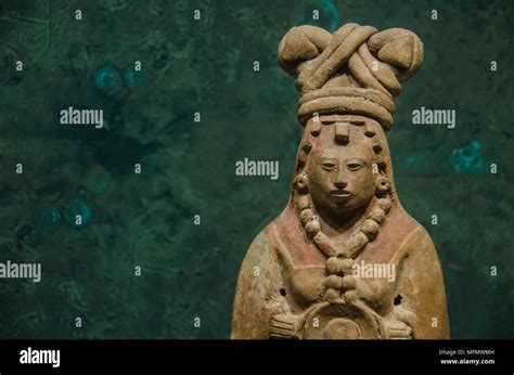 Escultura De Arcilla Hechos A Mano Por La Cultura Maya De La Isla