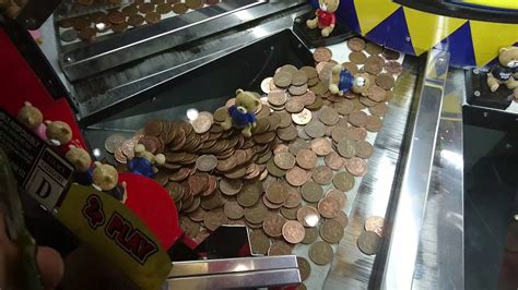 Playing The Clown 2p Coin Pusher Machine Arcade At The Grand Pier Youtube