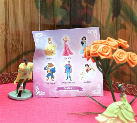 Вторая мини фигурка принцессы Диснея в пакетике: принц Навин