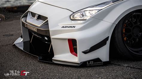 Liberty Walk Reveals Super Wide Nissan Gt R Silhouette Body Kit