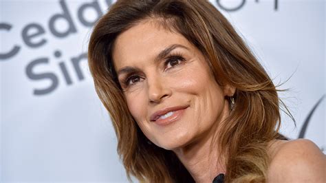 Cindy Crawford 55 Is Flawless As She Poses In Swimsuit Showcasing