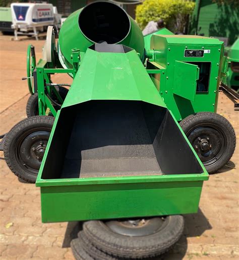 Terrain Plant Ltd Hydrolic Hopper Side Tilting Concrete Mixer