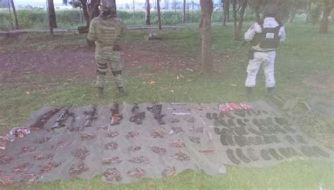 Ej Rcito Mexicano Y Guardia Nacional Decomisan Armamento En Michoac N