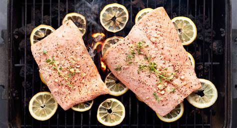 Farm-Raised vs Wild-Caught Salmon: What's the Difference? | Thrive Market