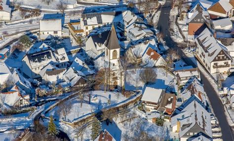 Luftaufnahme Brilon Winterluftbild Ruine des Kirchengebäude der