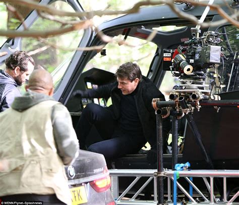 Tom Cruise Back On Set For First Time Since Breaking Ankle Daily Mail