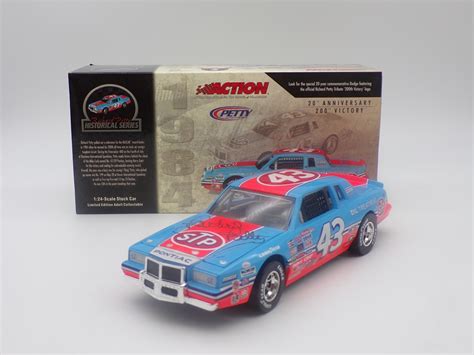 Richard Petty Autographed 1984 STP / 200th Win 1:24 Nascar Diecast