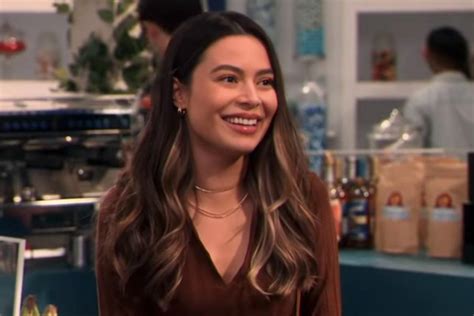 Watch Miranda Cosgrove Returns To Icarly In Revivals New Opening Credits