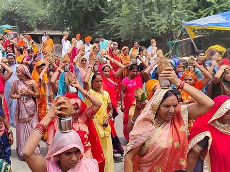 Ram Katha started after Kalash Yatra कलश यतर क बद रम कथ क हआ