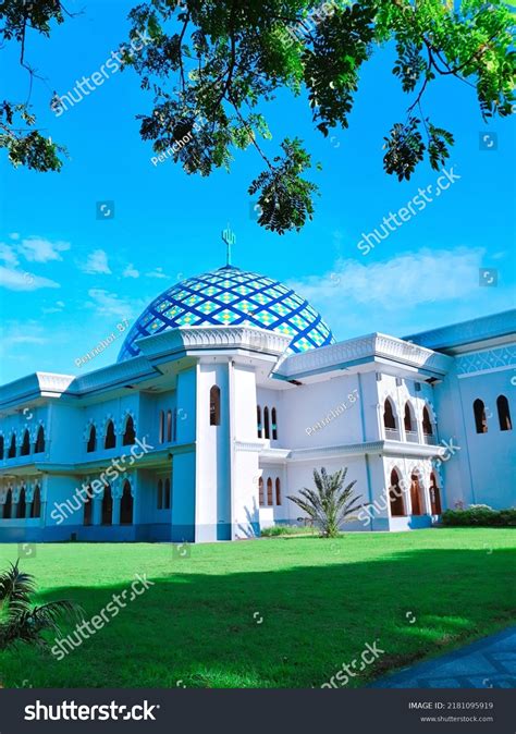 Beautiful Mosque Lombok City Indonesia Stock Photo 2181095919