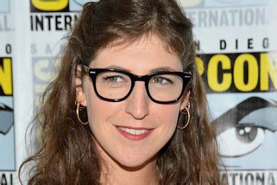 Public Readings - Mayim Bialik has all her fingers after Hollywood car ...