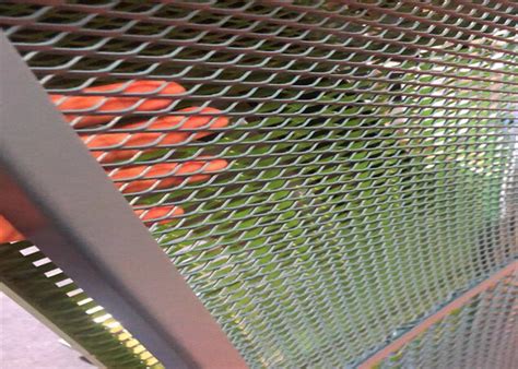 2meter Length Uniform Hole Highway Fence Painted Expanded Metal Mesh