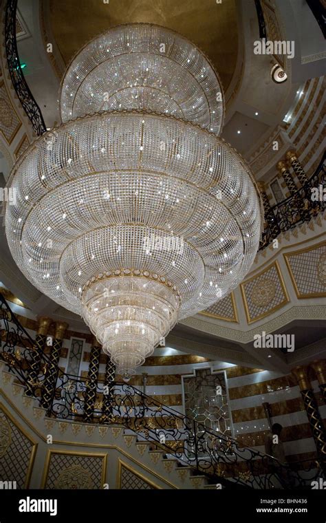 Hilton Hotel Jeddah Saudi Arabia Chandelier Palace Stock Photo Alamy