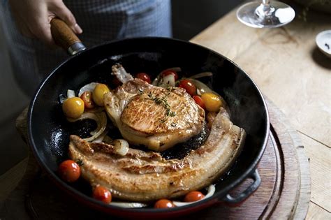 Steak in a pan food | Photo - rawpixel